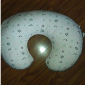 Boppy nursing pillow + Extra Boppy Pillow